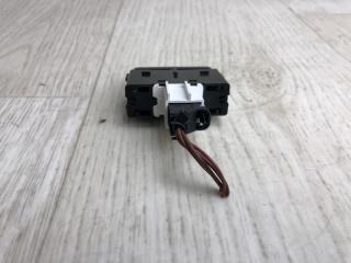 Кнопка аварийной сигнализации VOLKSWAGEN PASSAT B7 11-15 A32 2.5 CBUA