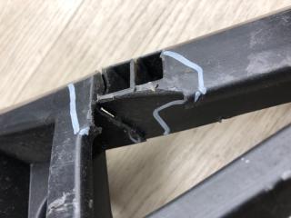 Кронштейн заднего бампера правый PASSAT B7 11-15 2012 A32 2.5 CBUA