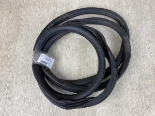 Уплотнитель двери PORSCHE CAYENNE 10-18 2010 Б/У Уплотнитель двери PORSCHE CAYENNE 10-18 2010