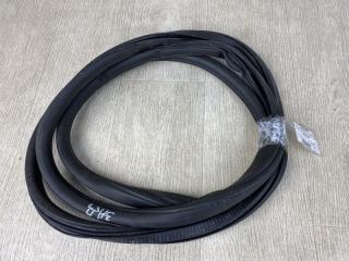 Уплотнитель двери PORSCHE CAYENNE 10-18 2010 Б/У Уплотнитель двери PORSCHE CAYENNE 10-18 2010
