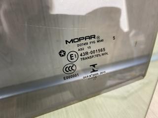 Стекло двери переднее левое 200 14-16 2015 UF 2.4 ED6