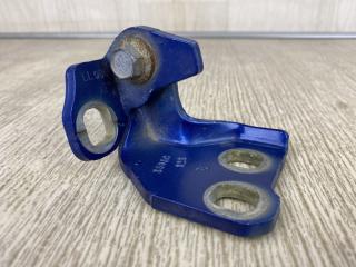 Фото запчасти петля двери нижняя левая CHRYSLER 200 14-16 2015 Б/У запчасть Запчасть петля двери нижняя левая CHRYSLER 200 14-16 2015