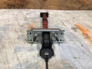 Ограничитель двери задний правый CHEROKEE 14- 2019 3.2L 6