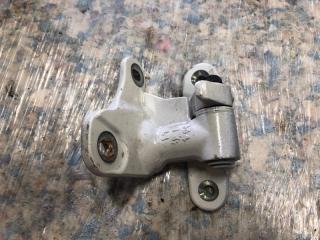 Петля двери нижняя задняя левая INFINITI QX30 16-20 2019