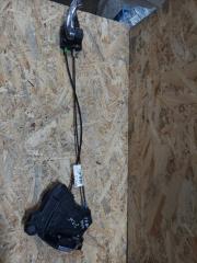 Замок двери передний правый RAV4 05-12