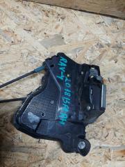 Замок двери передний правый RAV4 05-12