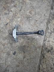 Ограничитель двери передний правый TOYOTA AURIS 06-12