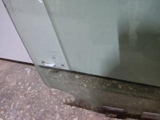 Стекло двери переднее правое RAV4 05-12