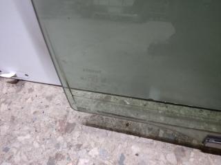 Стекло двери заднее правое CAMRY 40 06-11