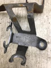 Кронштейн передний левый CAYENNE 10-18 2010 958 4.8 M48.02