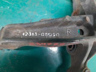 Цапфа задняя правая CAMRY 30 02-06 2005 Седан 2.4 2AZFE