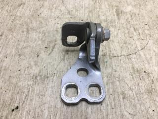 Фото запчасти петля двери верхняя передняя левая CHRYSLER 200 14-16 2016 Б/У запчасть Запчасть петля двери верхняя передняя левая CHRYSLER 200 14-16 2016