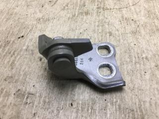 Петля двери нижняя передняя правая 200 14-16 2016 UF 2.4 ED6