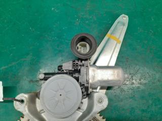 Стеклоподъемник задний левый YARIS 05–11 2008 Хэтчбек 1.5 1NZ-FE