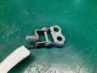 Петля крышки багажника левая TOYOTA YARIS 05–11 Хэтчбек 1.5 1NZ-FE