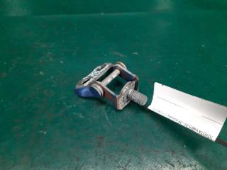 Петля крышки багажника правая TOYOTA YARIS 05–11 Хэтчбек 1.5 1NZ-FE