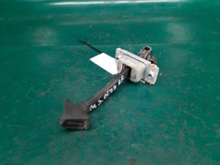 Ограничитель двери передний правый MAZDA 3 BK 03-08 2008