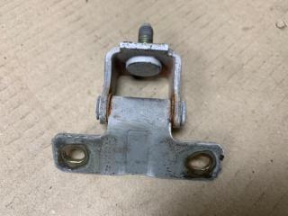 Петля крышки багажника правая OUTLANDER 03-07 2002 Внедорожник 2.4 4G64