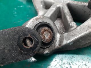 Цапфа задняя правая GS350 GS300 05-11 2009 Седан 3.5