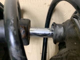 Амортизатор передний правый HIGHLANDER 01-07 2002 Внедорожник 3.0 1MZFE