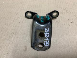 Петля двери верхняя задняя левая INFINITI QX56 / TITAN / ARMADA 04-16 2006 Б/У Петля двери верхняя задняя левая INFINITI QX56 / TITAN / ARMADA 04-16 2006