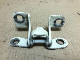 Петля двери нижняя задняя левая 300 04-10 2008 Седан 3.5 EGG