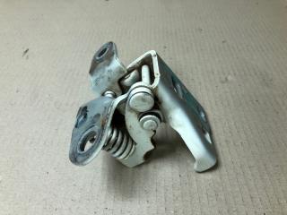 Петля двери нижняя передняя правая 300 04-10 2008 Седан 3.5 EGG