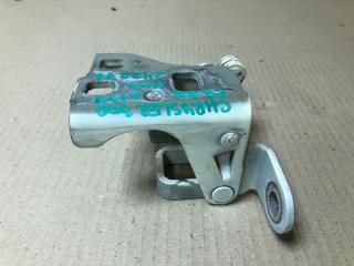 Петля двери нижняя передняя правая 300 04-10 2008 Седан 3.5 EGG