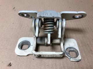 Петля двери верхняя задняя левая 300 04-10 2008 Седан 3.5 EGG