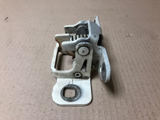 Петля двери верхняя задняя правая 300 04-10 2008 Седан 3.5 EGG