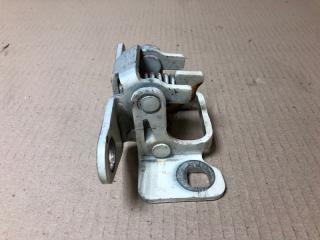 Петля двери верхняя задняя правая 300 04-10 2008 Седан 3.5 EGG