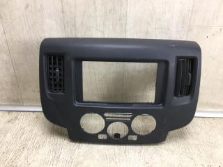 Накладка торпедо под магнитолу NISSAN NV200 USA 13- 2020