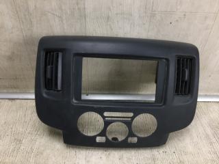 Накладка торпедо под магнитолу NISSAN NV200 USA 13- 2015