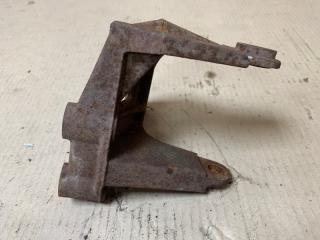 Кронштейн двигателя MPV 99-06 2.5. GY. KG440AA