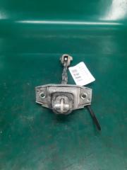 Ограничитель двери передний левый MATRIX 08-14 2008 Хэтчбек 1.8 2ZRFE