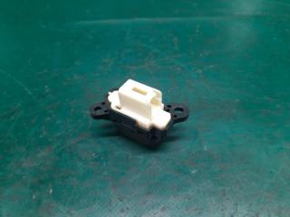 Кнопка центрального замка передняя левая 5 CR 05-10 2008 Минивен 2.3