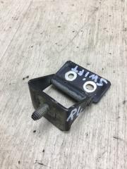 Петля крышки багажника задняя левая SWIFT 04-11