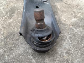 Рычаг передней подвески нижний правый 5 CR 05-10 2008 Минивен 2.3