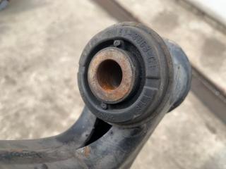 Рычаг передней подвески нижний правый 5 CR 05-10 2008 Минивен 2.3