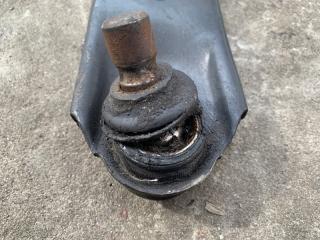 Рычаг передней подвески нижний левый 5 CR 05-10 2008 Минивен 2.3