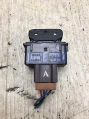 Кнопка обогрева сидений правая JUKE 10-19 2010 F15 1.6 MR16DDT