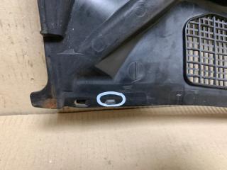 Пластик под лобовое стекло / Жабо HIGHLANDER 01-07