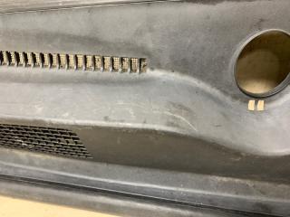 Пластик под лобовое стекло / Жабо VENZA 09-16 2011 Внедорожник 3.5 2GR-FE