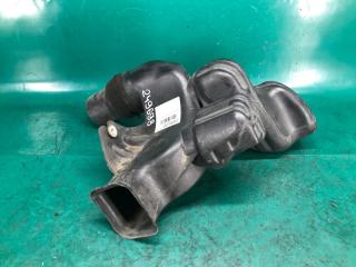 Патрубок воздушного фильтра 300 04-10 2008 Седан 3.5 EGG