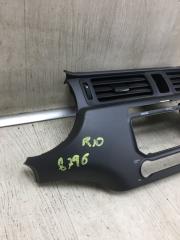 Накладка торпедо центр. RIO UB 2011-2017 2012 UB 1.6 G4FD