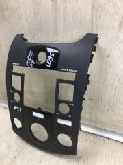 Накладка торпедо центр. FORTE/CERATO TD 08-13 2009 TD 2.0 G4KD