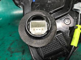 Замок двери передний правый VENZA 09-16 2015 Минивэн 3.5 2GR-FE