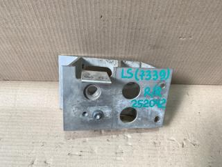 Кронштейн усилителя заднего бампера правый LS460 06-12 2011 USF40 4.6
