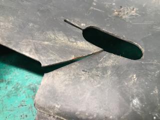 Дефлектор радиатора левый DODGE DART 12-16