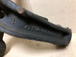 Цапфа задняя левая CAMRY 30 02-06 2005 ACV30 2.4 2AZFE